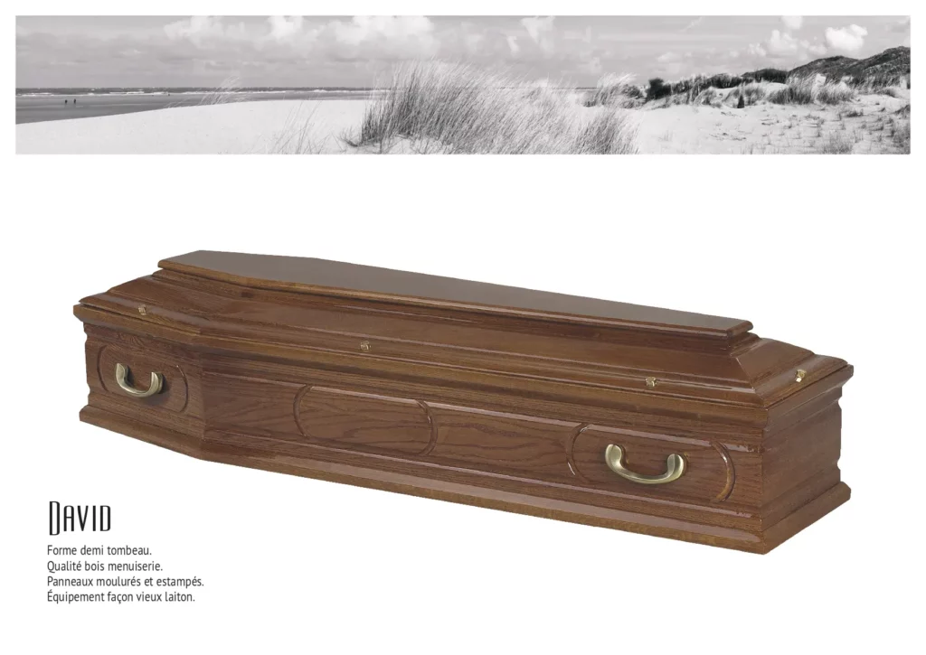Cercueil David forme demi-tombeau en bois menuiserie, poignées laiton.